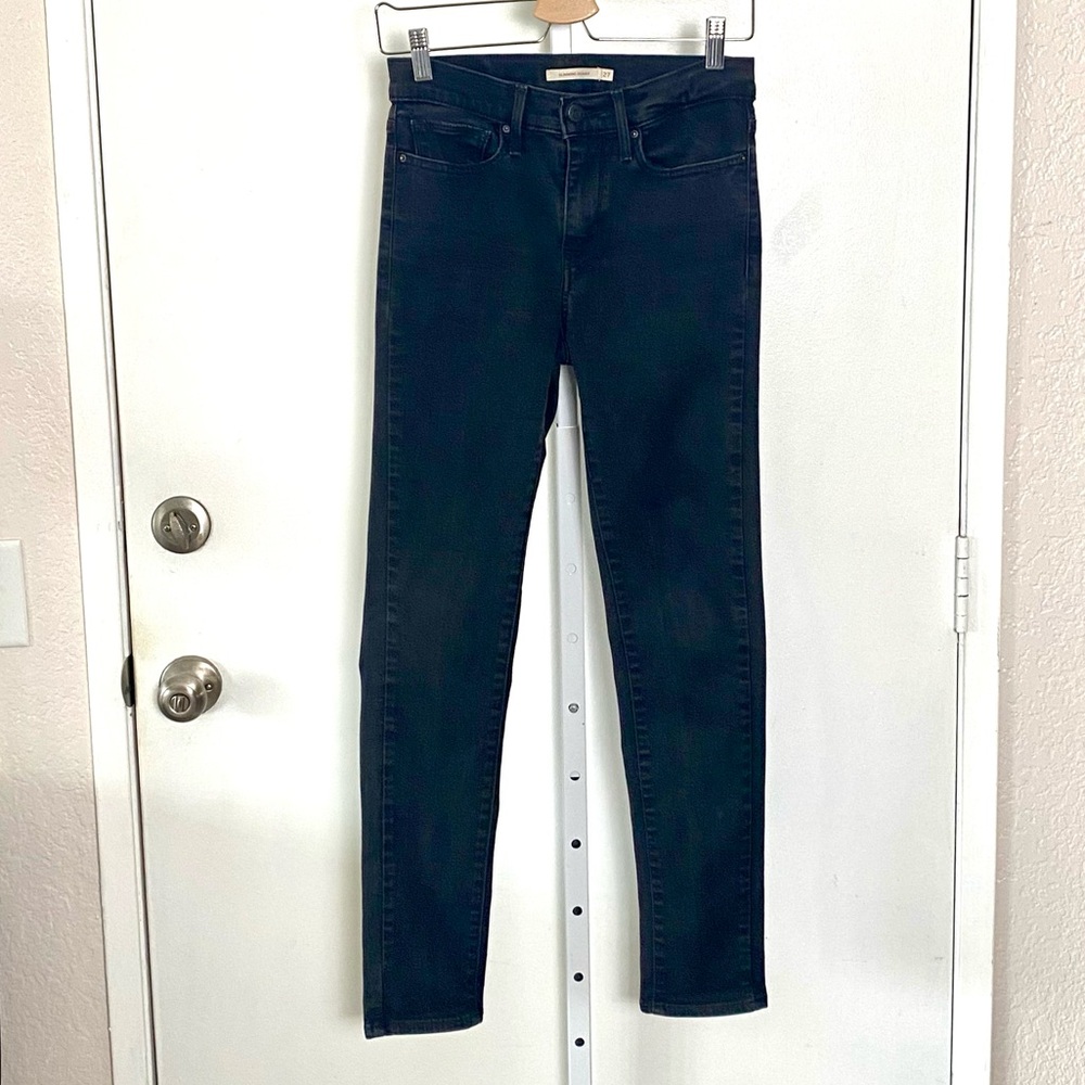 Levi’s Slimming Skinny Jeans 27